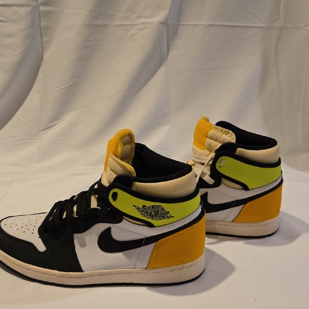 Nike Air Jordan 1 Volt Retro High OG Size 10 - Picture 11 of 11